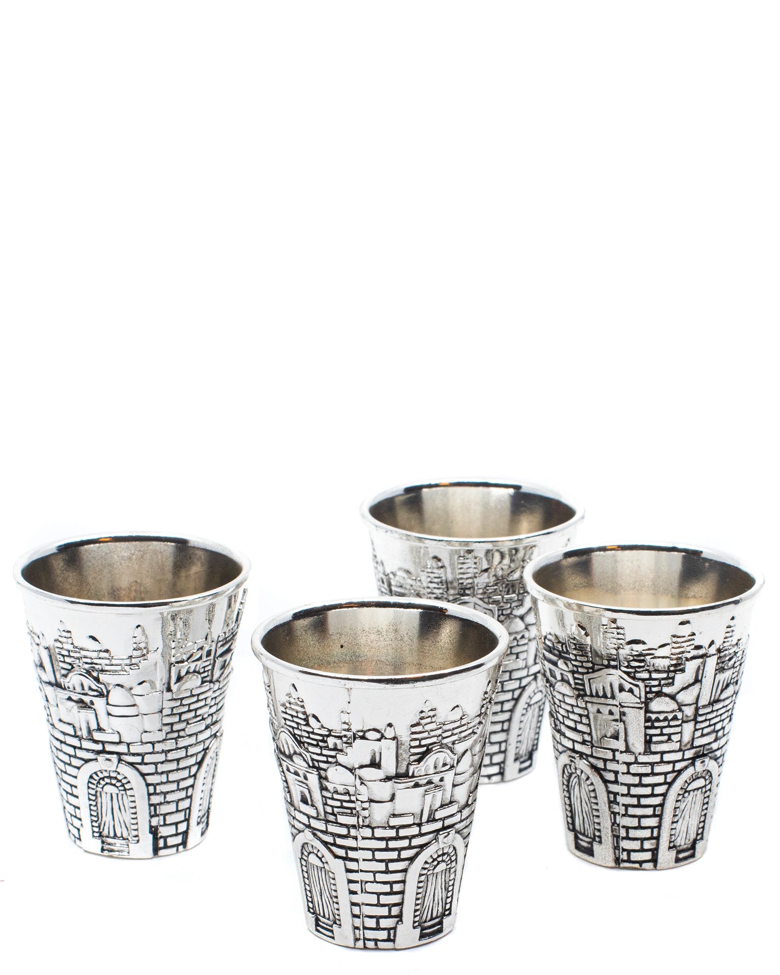 Kleine Becher für den Kiddusch-Tisch